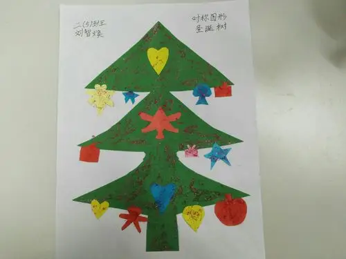 "神奇的对称图形"~二(5)班数学小报展.