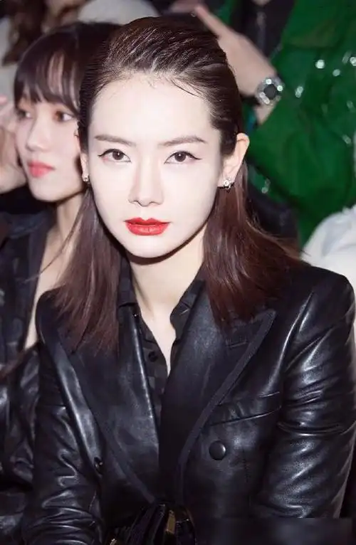 女星"大背头",杨紫霸气,迪丽热巴优雅,看到杨幂瞬间心动了!