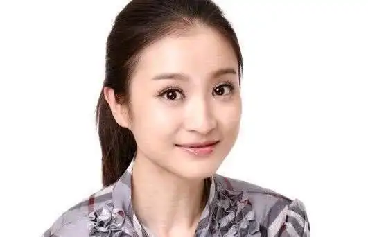 原创她是年代剧专业户是家有儿女的戴明明今美丽动人