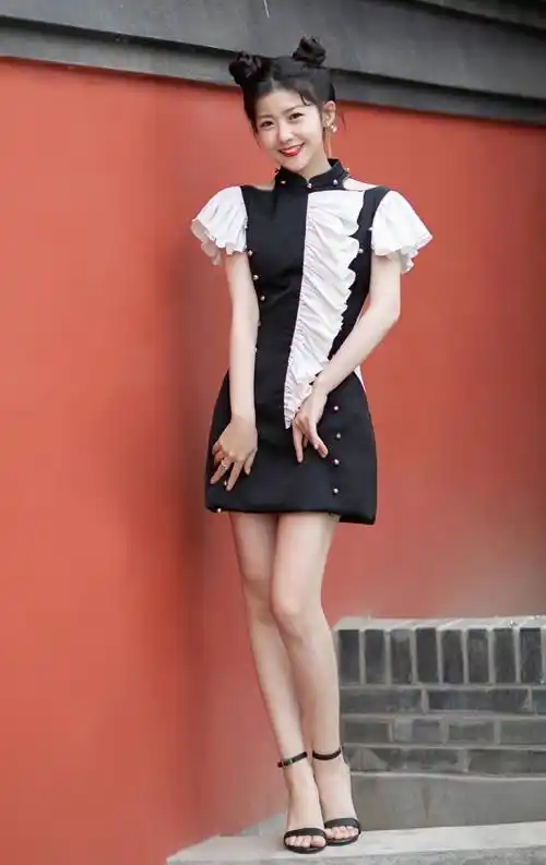 153的赖美云真正让网友见识到天鹅腿魔力显高10厘米