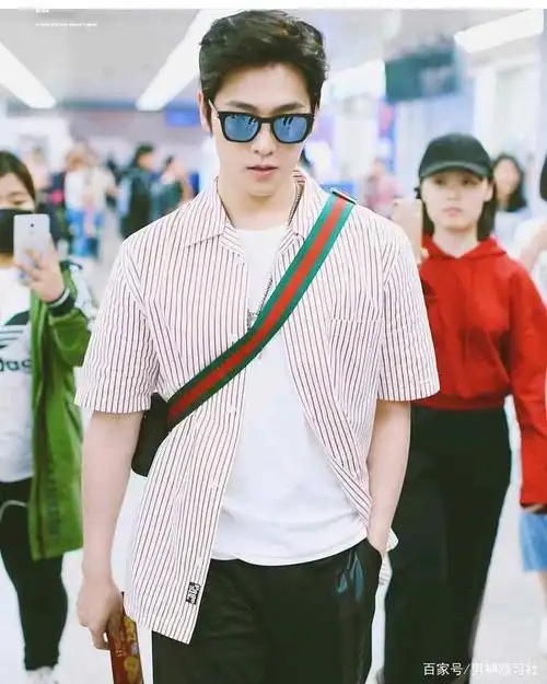 杨洋私服穿搭丨时尚帅气又吸睛 让你尽显潮男气息