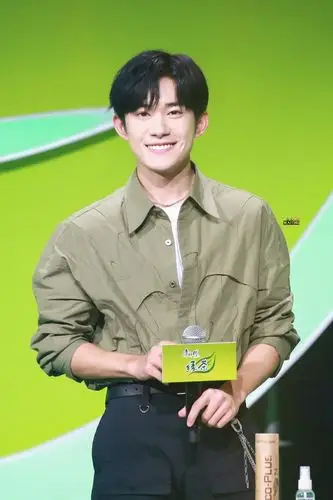 易烊千玺 康师傅绿茶品牌代言人