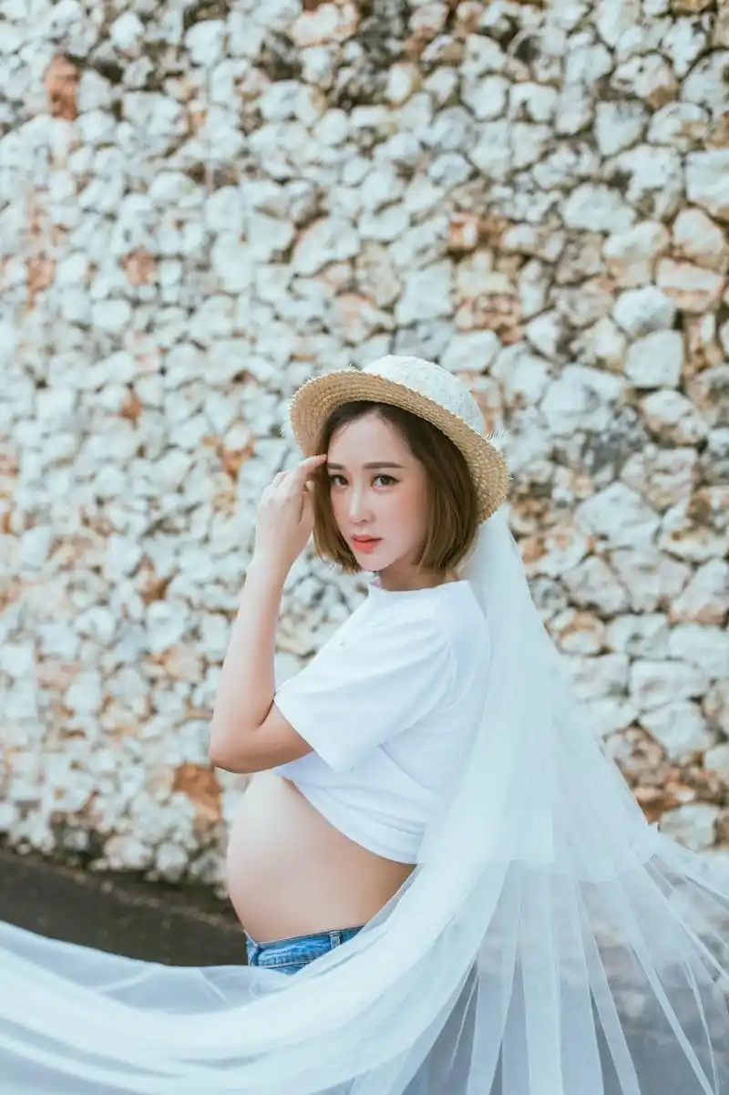 3月22日是严屹宽与杜若溪四周年结婚纪念日,年初宣布怀孕的杜若溪,在