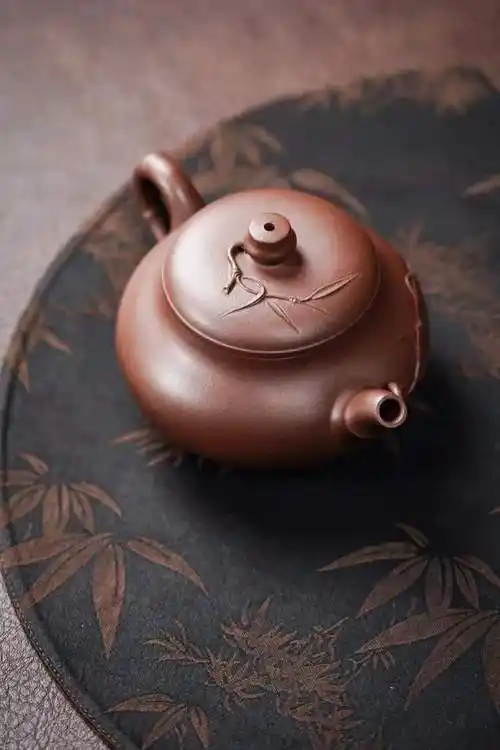 宜兴紫砂陶艺家-翊云居紫砂艺术创始人周丽萍