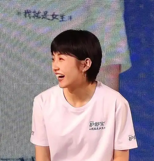 张子枫这是真的胖了剪完短发脸大一圈生图下的腿一言难尽