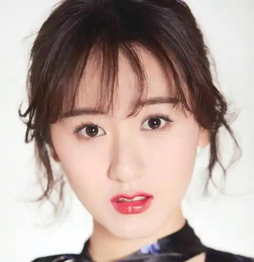 正脸精致如花,侧脸却"虐"出天际,这些女星都是"角度美人"?