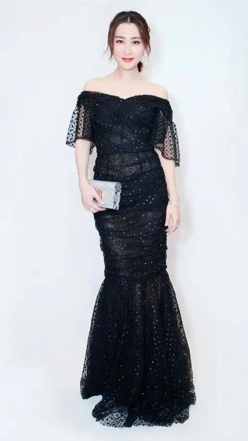 马苏镂空装性感写真