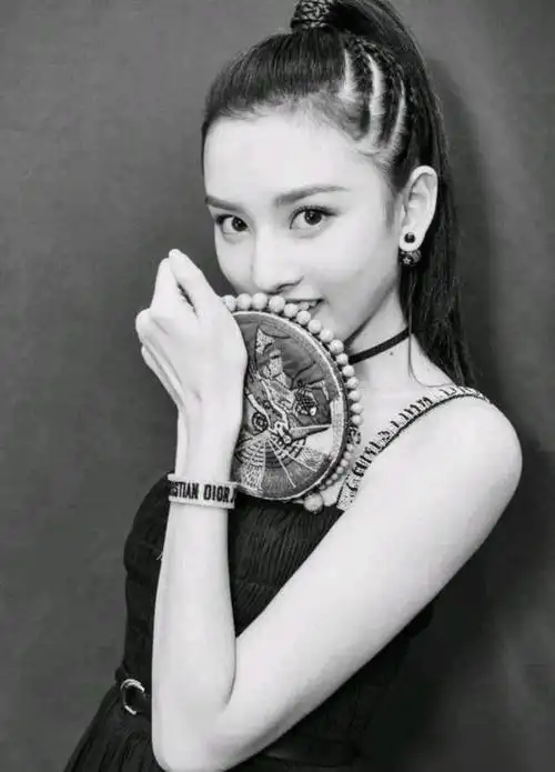 酷酷的脏辫,赵露思洋气,迪丽热巴凌乱美?