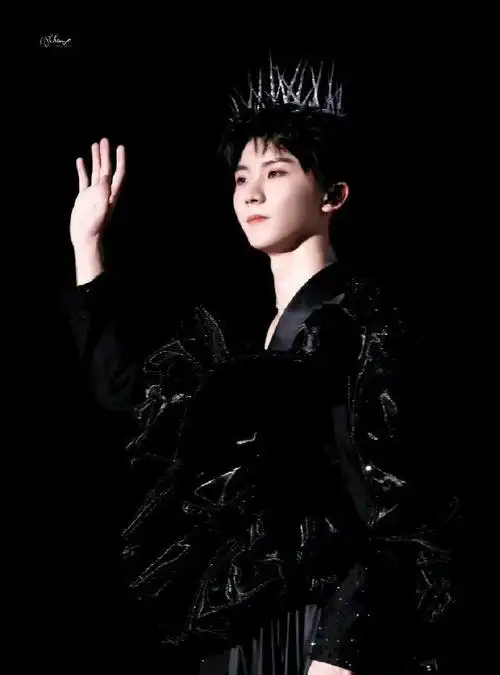 王俊凯马嘉祺相似造型