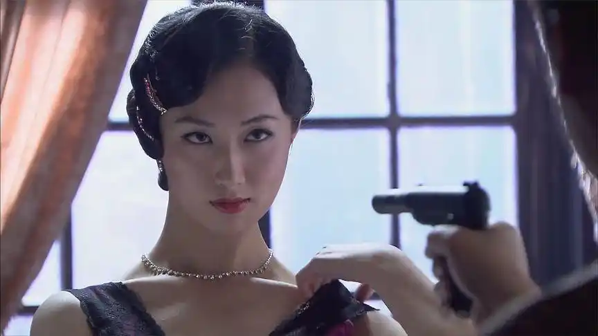 女特工一个美人计,成功刺杀狗汉奸,解气