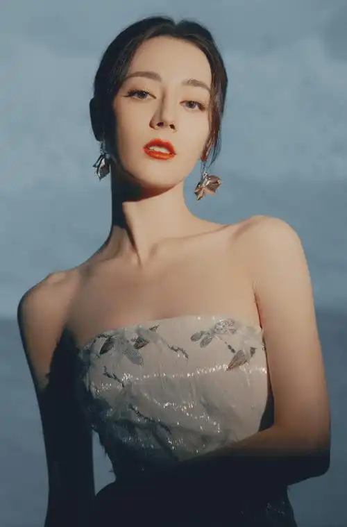 线条锁骨曲线都好鲨啊啊啊啊(这声老婆我先叫了9999#迪丽热巴白色