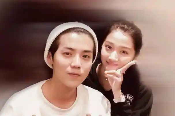 原创关晓彤为鹿晗庆生为什么他俩能始终相爱这两点做到的人太少