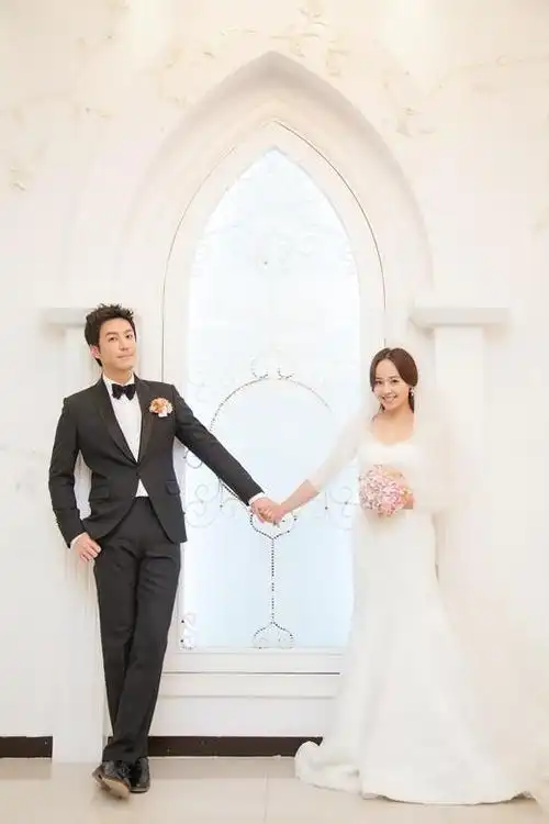 韩剧百年遗产曝剧照柳真崔元英婚礼