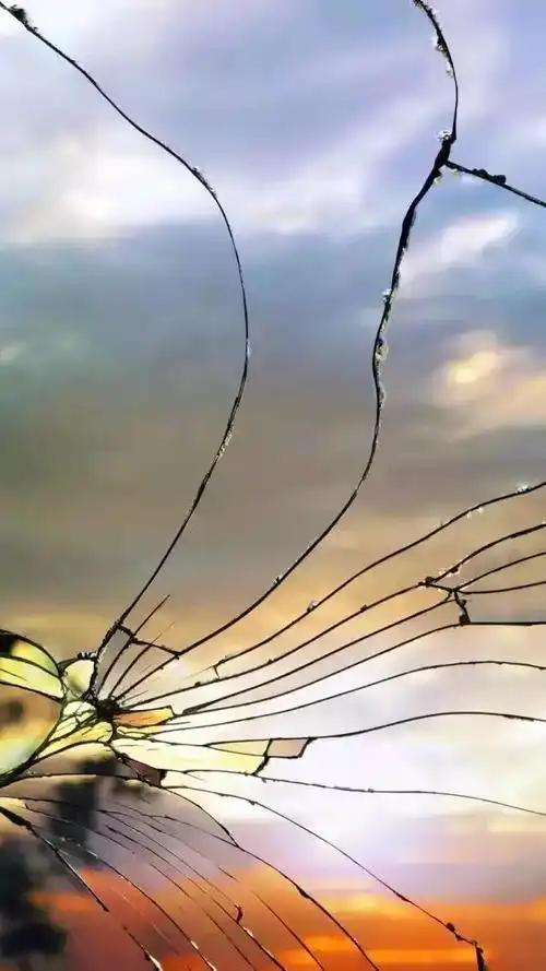 30张手机碎屏壁纸高清无水印下载 超个性以假乱真碎屏壁纸大推荐