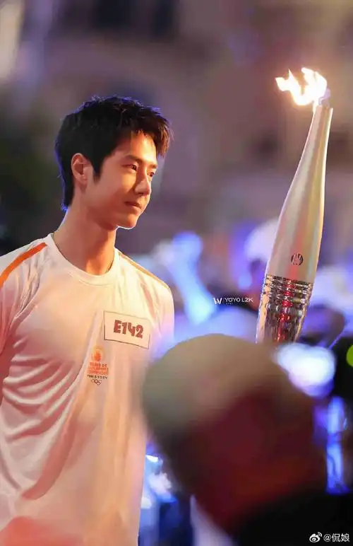 王一博一出现就是现实版的偶像剧与正能量剧呀,那种又