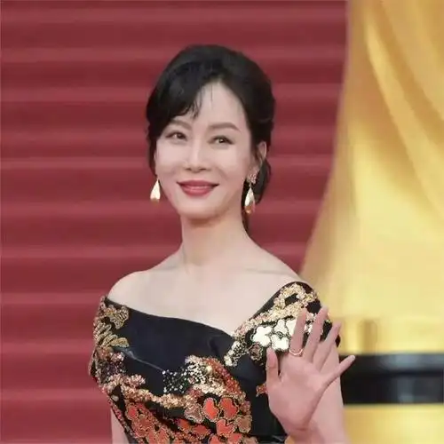 北京这夜:主持人翻车遭陈凯歌回怼,陈数摔倒,杨子珊