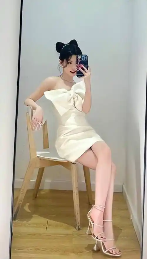 千年美女鞠婧祎的美腿有多绝?看了照片之后感觉真的太养眼了!