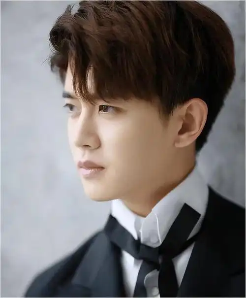 任嘉伦的妻子聂欢:丈夫的成名之路坎坷,在家做全职太太也幸福