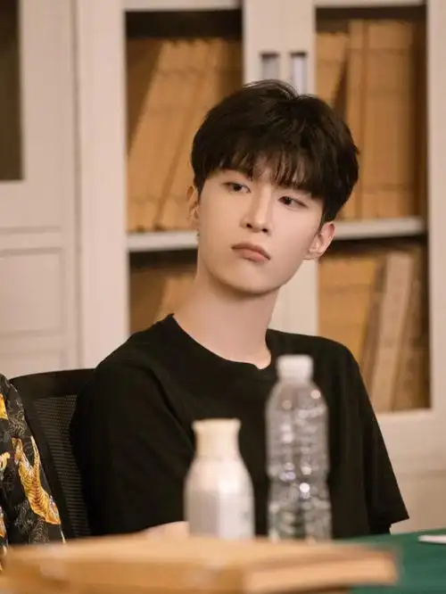 范丞丞照片碎片啊啊啊啊范丞丞好帅