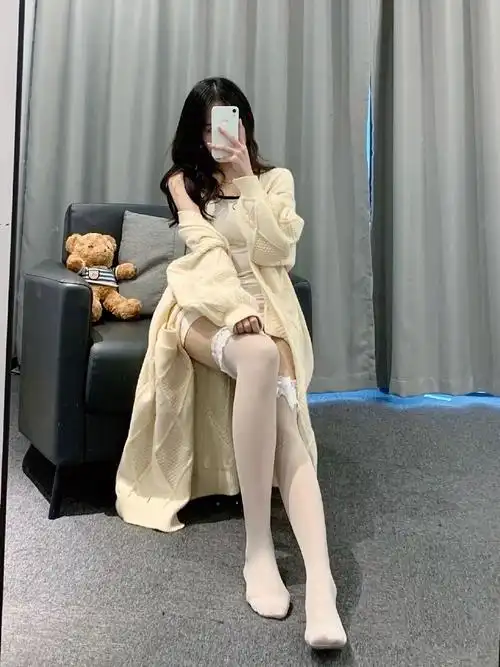 性感美女白丝美腿妖娆诱惑写真_人物美女图片_乐美图网