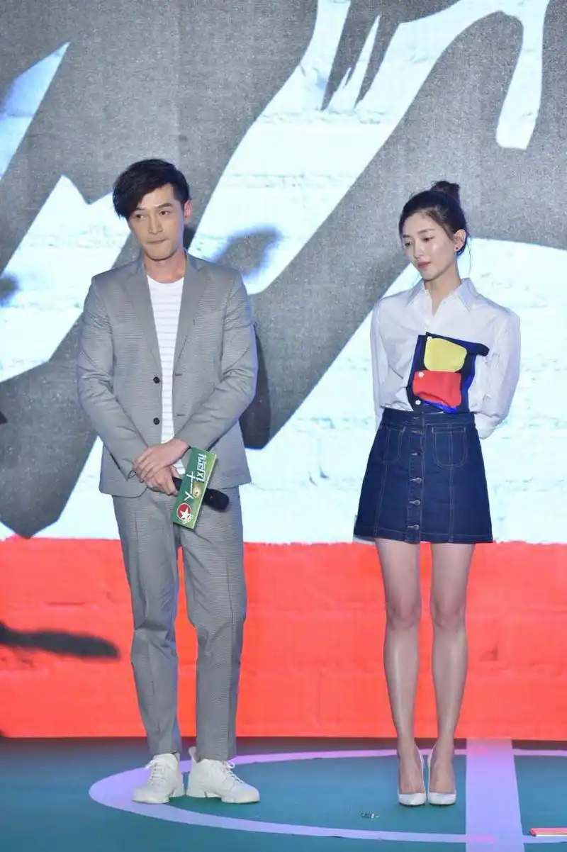 胡歌江疏影分手后首度同台谈旧情