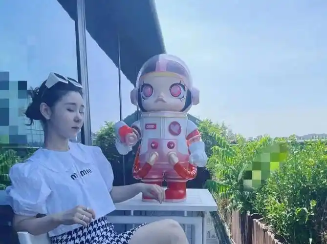 李小萌与王雷高调庆生!