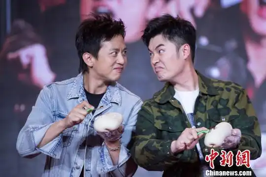 新一季《奔跑吧》归来 郑恺鹿晗同吃"交杯面"庆生