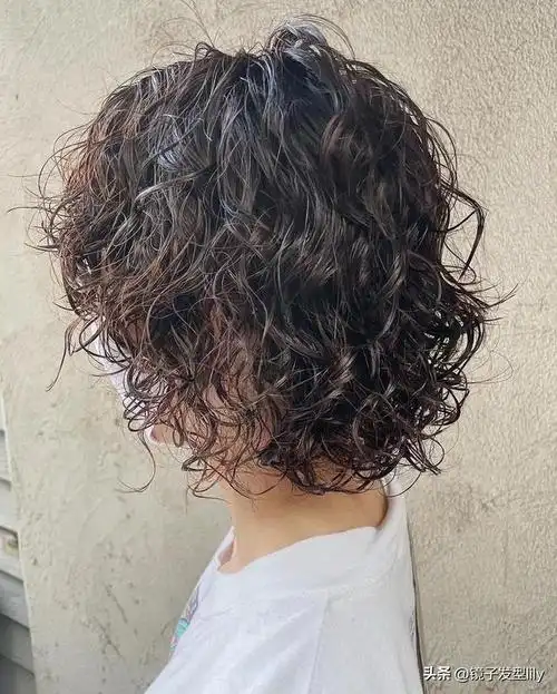 短发烫什么发型好看(好发型推荐这四种不能少)(14)