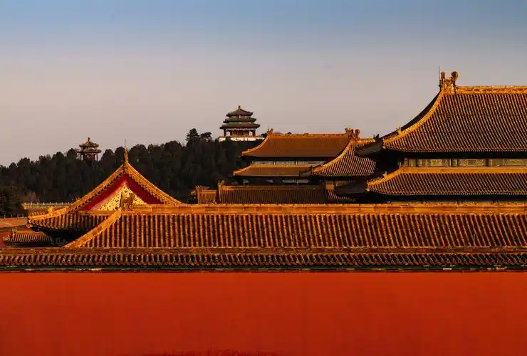 故宫建筑金碧辉煌金黄色琉璃瓦屋顶景山万春亭 - 玄览牧道 - 图虫