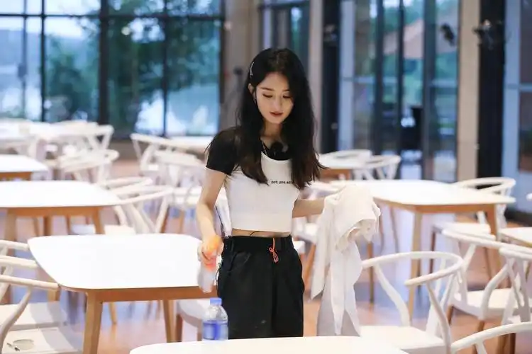 赵丽颖记账本涌现满满回忆 《中餐厅》落地武汉感恩"最美逆行者"