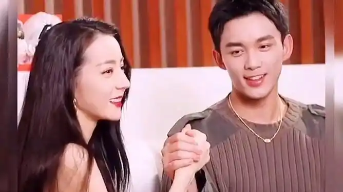 吴磊热巴这对cp太香了隔着屏幕都香