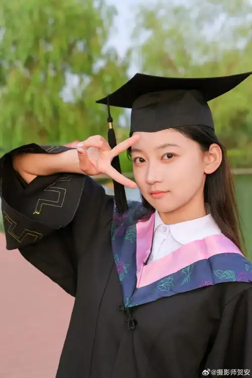 永远都要阳光明媚  毕业季写真照片约拍  #毕业季##约拍##学士服