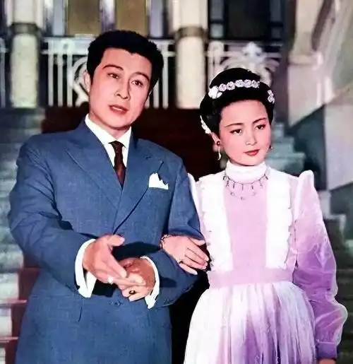 回顾王心刚娶初恋为妻与妻子恩爱64年儿女双全