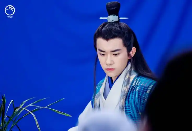 tfboys易烊千玺 壁纸高清 氧气美男汗水古风古装美男少年看完以后长跪