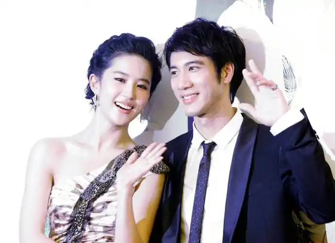 王力宏演唱会巨亏背后:粉丝供养成潮流,周杰伦流量不及鹿晗零头-质信