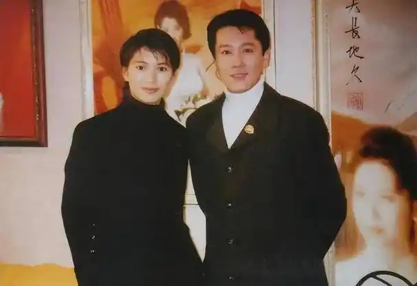 55岁蔡国庆官宣喜讯:这辈子最幸运的事,就是路上捡来一个老婆