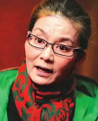 65岁老戏骨潘虹出家当尼姑,如今单身无子,近况让人心酸.