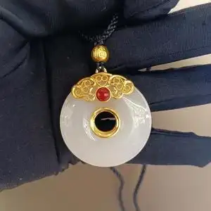 周大福国玉传承系列吊坠金镶玉吊坠和田玉吊坠保单齐全