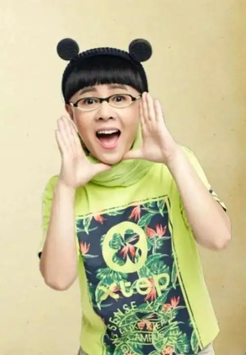 金龟子刘纯燕坚持保持同一发型长达60年之久,网友呼吁王宁:再容忍一下