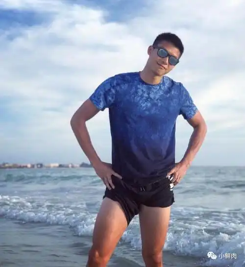 梁劲生是1996年广东深圳人,身高1米86的他短跑天赋非常出众,初中快