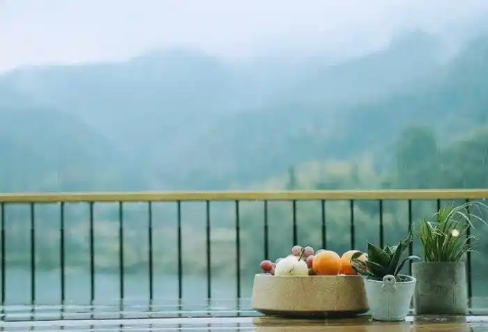 假如真有来世,我愿生生世世为人,只做芸芸众生中的一个,哪怕一生贫困