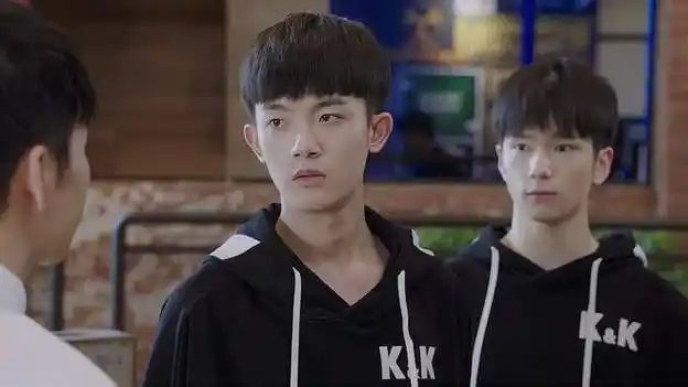 亲爱的热爱的:毕东然搞特殊,引起众人不满,场面火药味十足-影视综视频