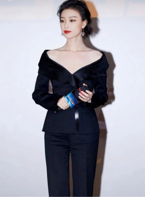 倪妮真是风情万种的"gucci女王"!三套西装穿搭随性飒爽,气质太高级了