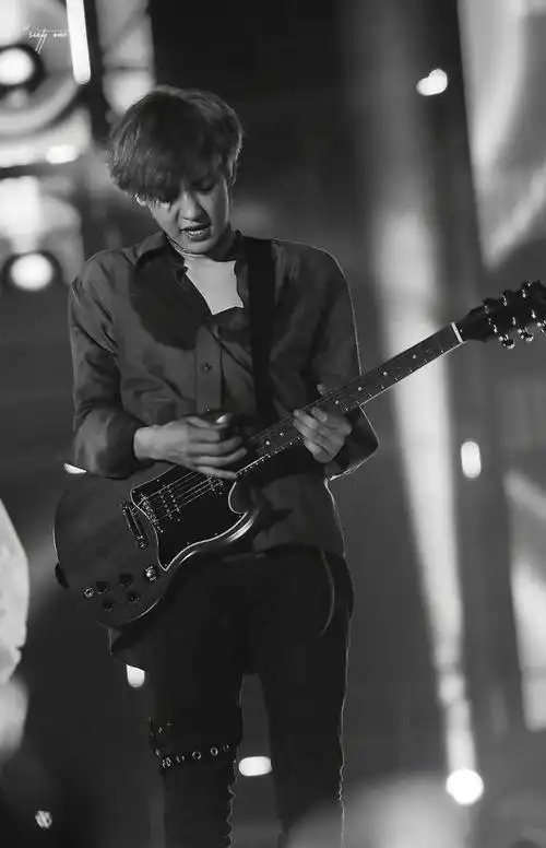 exo朴灿烈高清壁纸 黑白