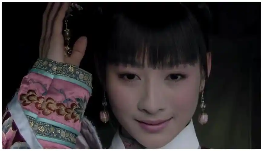 安陵容在入宫前,专门摸了下头饰,蕴含着一个大秘密!谁看懂了?