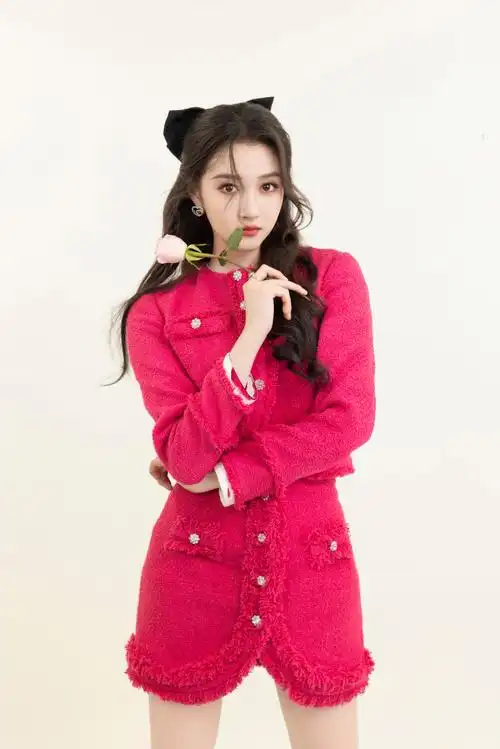 关晓彤超话#北京台春晚好看#@关晓彤北京台春晚9年全勤,大年初一准时