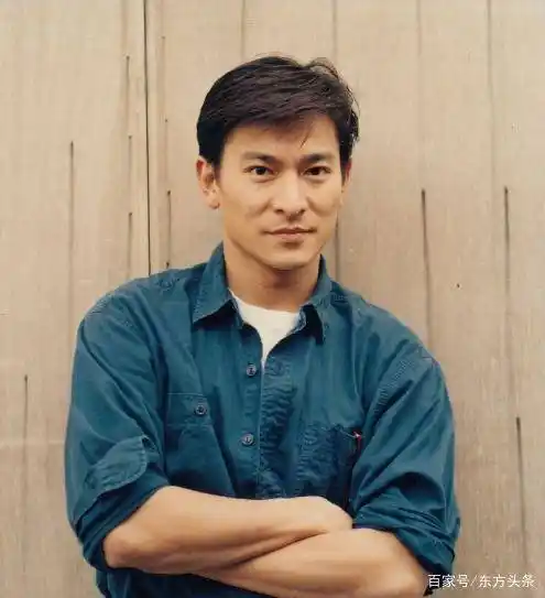 59岁刘德华近照曝光,不服老偷换照片,精修图盛世美颜帅气十足_演唱会