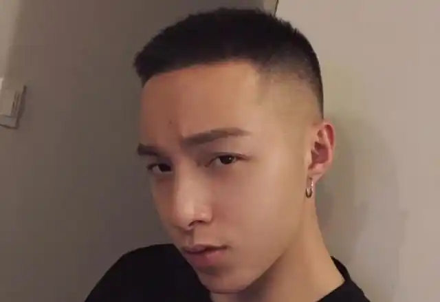 把头发剪得过短,就会出现这种发型.显得很精神.