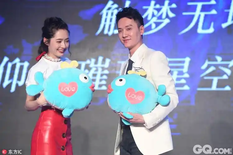 郭碧婷,冯绍峰被爆相恋 春节期间共窝豪宅三天