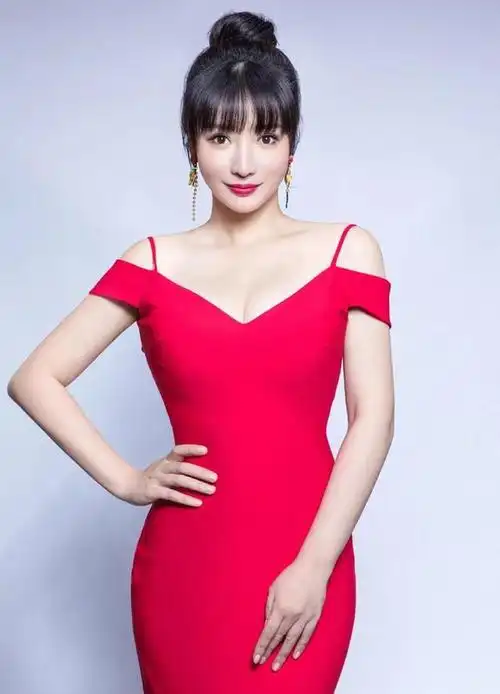 身材超好的女神柳岩,美丽惊艳!__财经头条